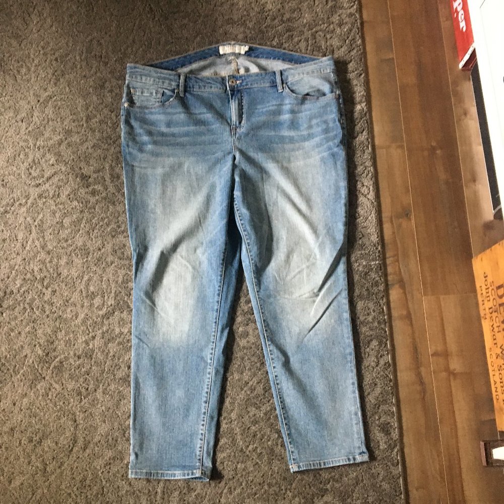 Light wash Torrid 22T Jeans